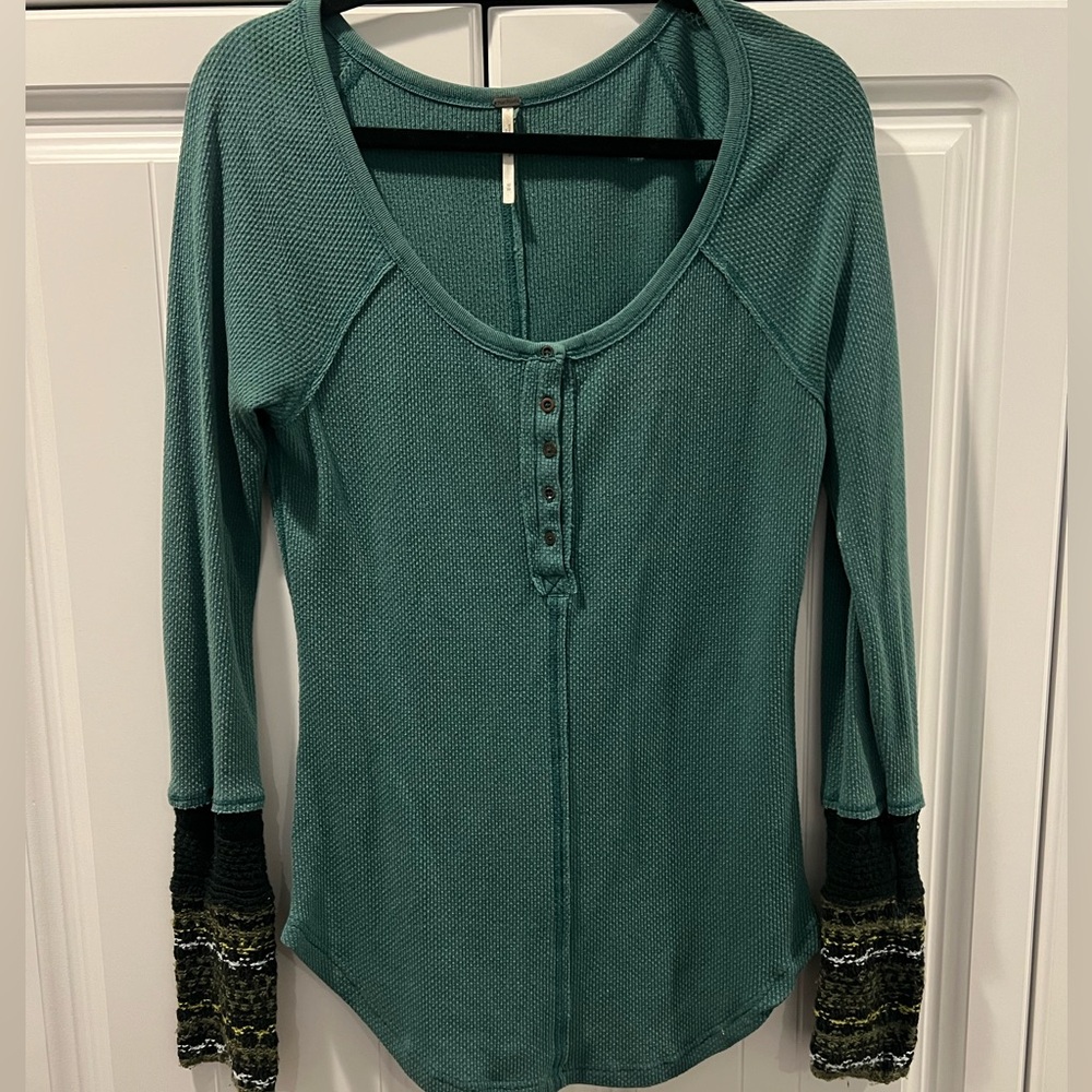 Free People Women’s Green Long Sleeve Thermal with Pattern Cuffs
